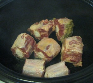 Brown oxtail pieces, rendering the fat.